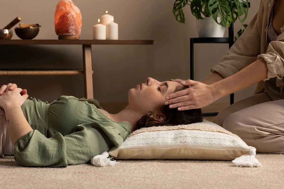 Reiki-Sitzung mit Handauflegen
